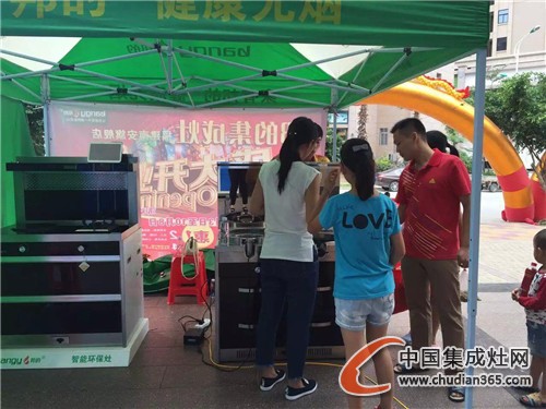 邦的福建南安專賣店路演，觀眾瘋狂點贊！