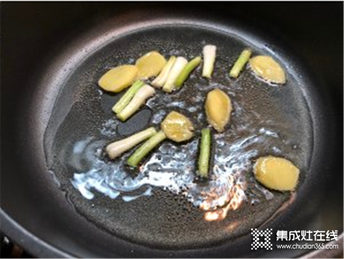 尼泰教你一道米飯殺手--家常版黃燜雞，鮮香可口回味無(wú)窮