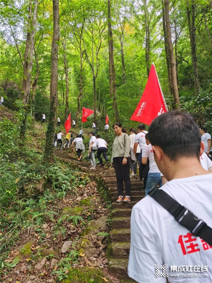 佳歌集成灶營(yíng)銷(xiāo)中心第三季度總結(jié)大會(huì)暨第四季度動(dòng)員大會(huì)圓滿(mǎn)成功